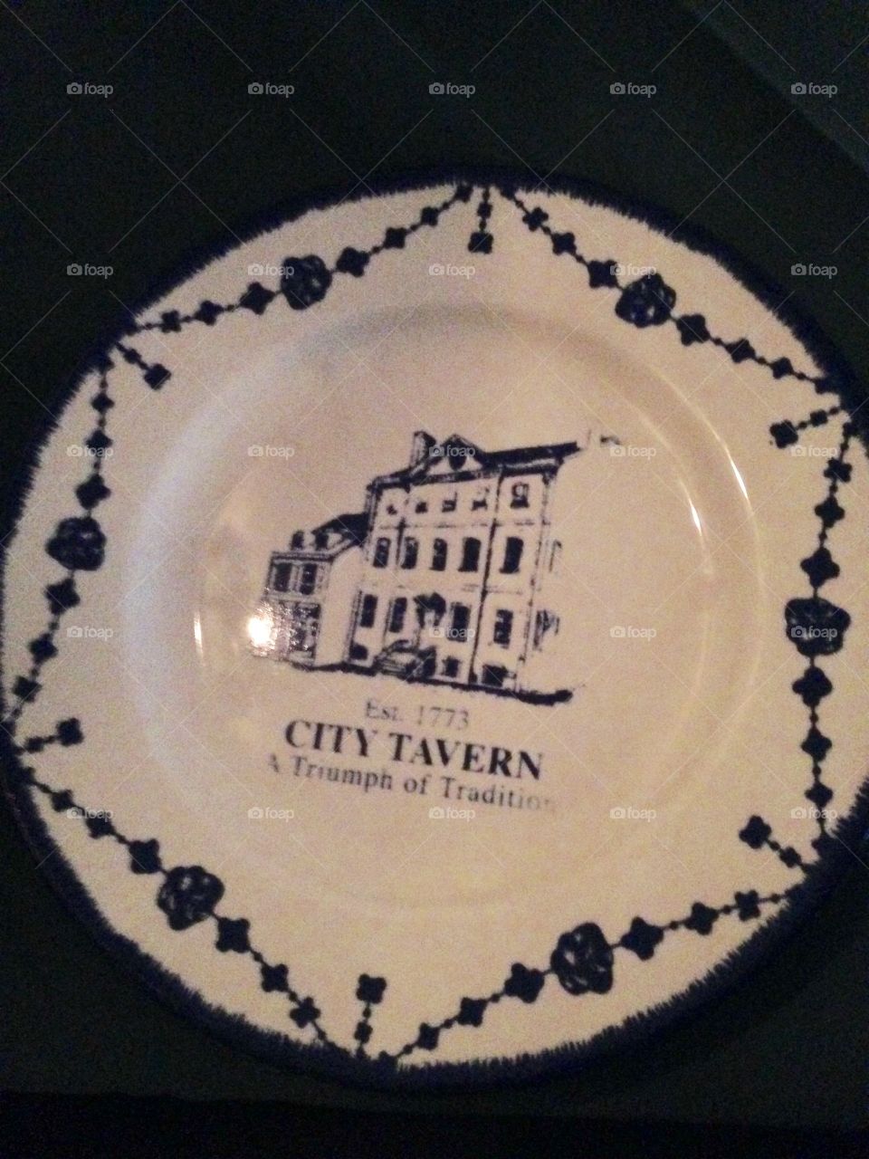 Colonial tavern plate