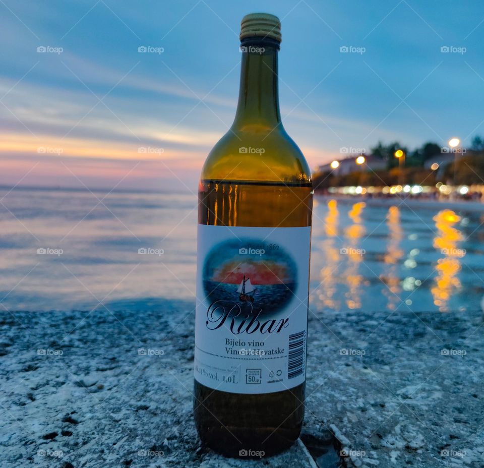 Afternoon bottle of wine on the quay