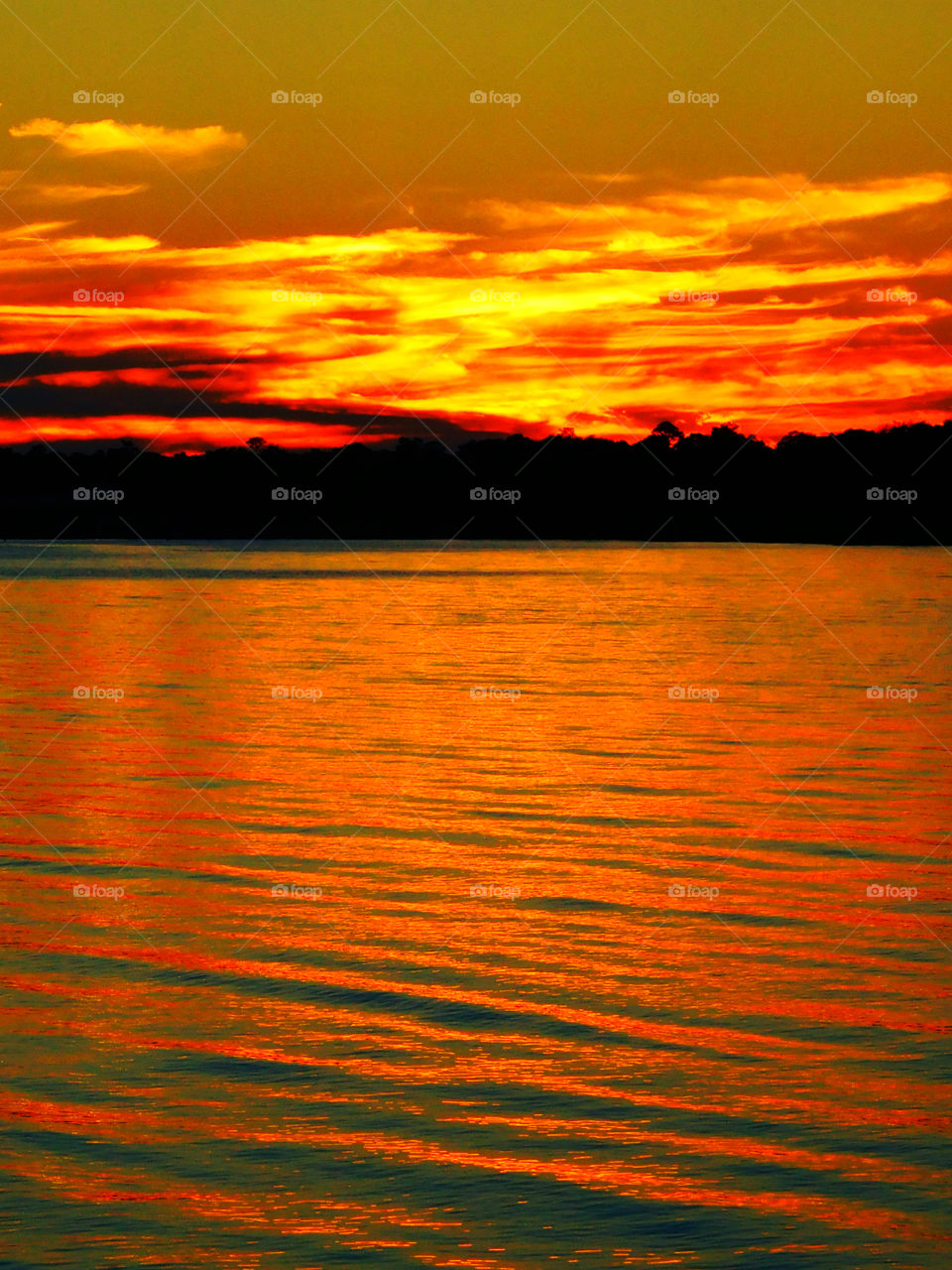 Reflecting dreams!
This sunset attracts and capture the imagination! 