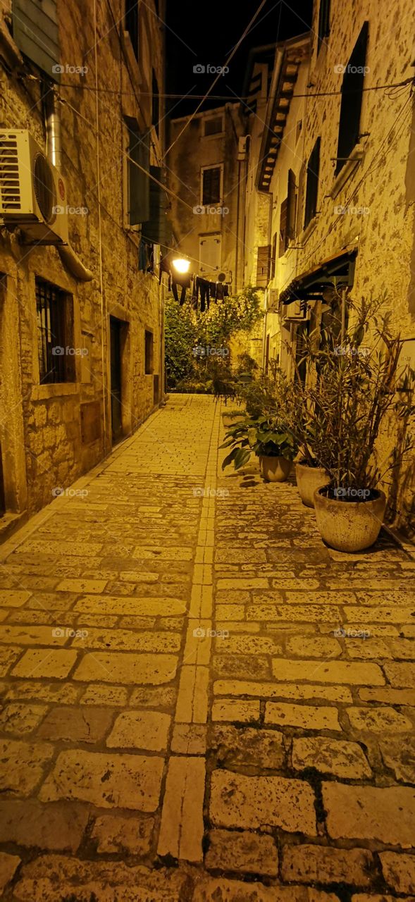 Wie unheimlich. Spaziergang durch die Altstadt von Rovinj. Ziemlich einsam