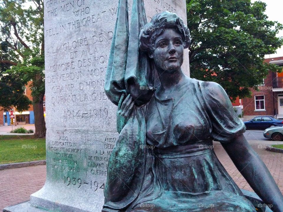 Monument lady