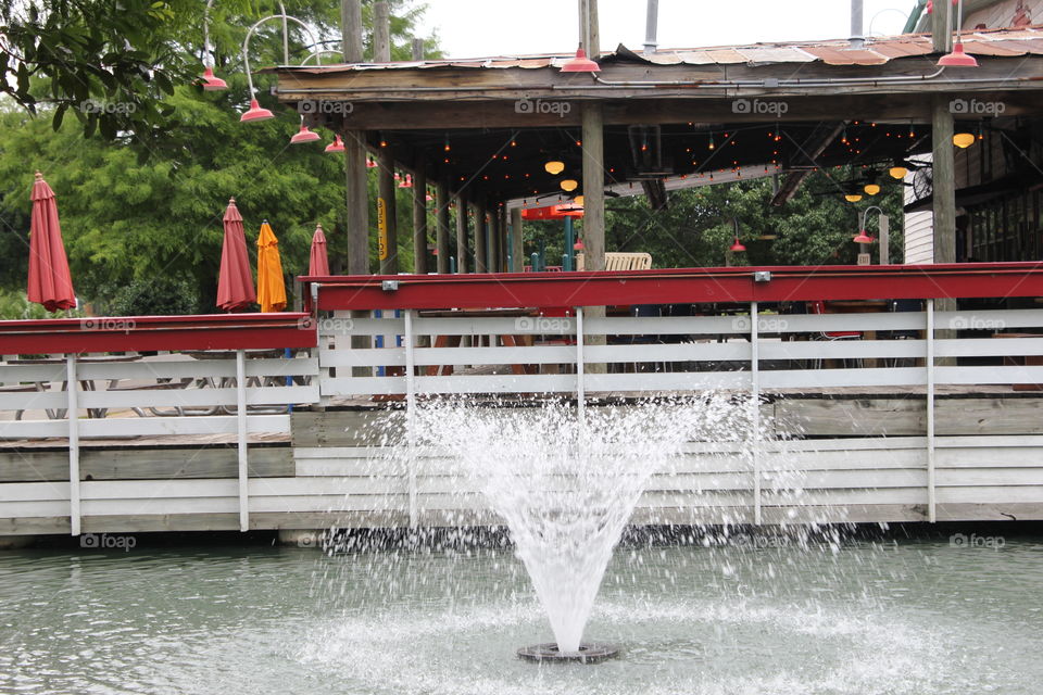 Eat at Joe's. Fountain at Joe's Crab Shack 