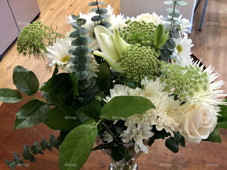 One side of white flower bouquet.