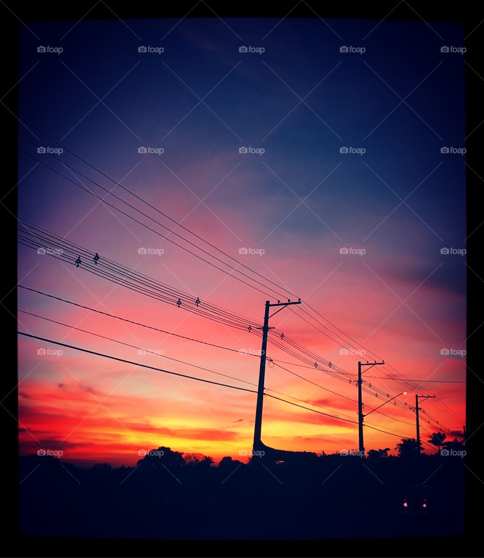 🌅 Desperte, #Jundiaí.
Que a #SextaFeira possa valer a pena!
🍃
#sol #sun #sky #céu #photo #nature #morning #alvorada #natureza #horizonte #fotografia #pictureoftheday #paisagem #inspiração #amanhecer #mobgraphy #mobgrafia 