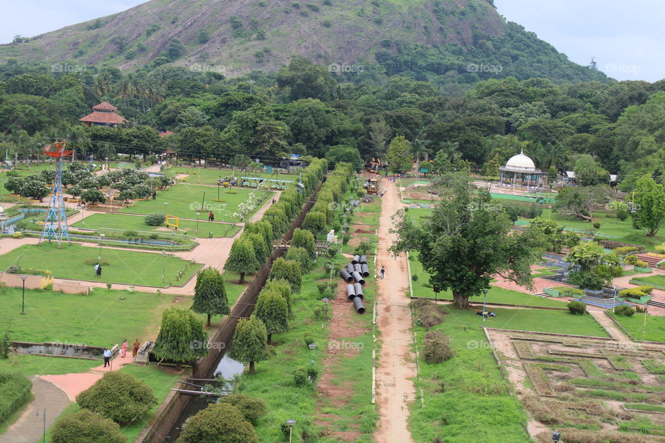 Malampuzha gardens, located in the lower hills of the Western Ghats, are the only rock-cut gardens in South India. The entire garden is made from broken pieces of bangles, tiles, used plastic cans, tins and other waste materials.