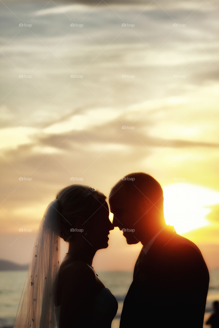 Lover sunset. beach wedding