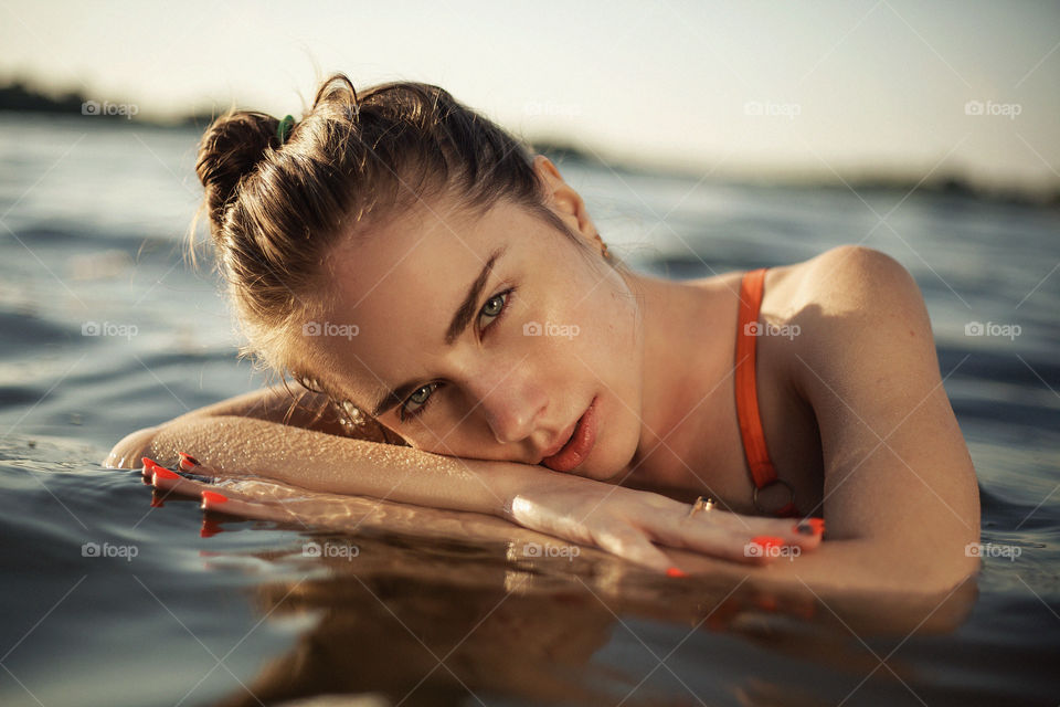 portrait photo of a young woman in water 