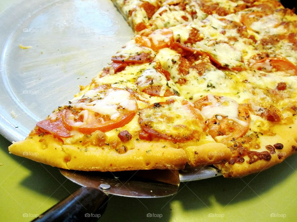 Pepperoni Pizza with tomato slices