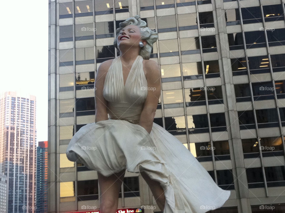 statue big chicago marilyn by kenyamontgomery