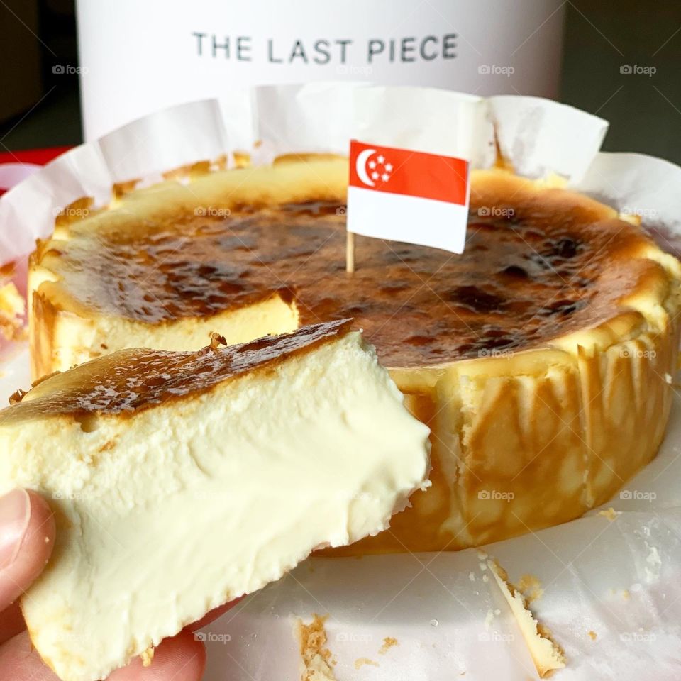 Japanese style burnt cheesecake that’s gooey on the inside and caramel used burnt top, celebrating Singapore’s birthday 
