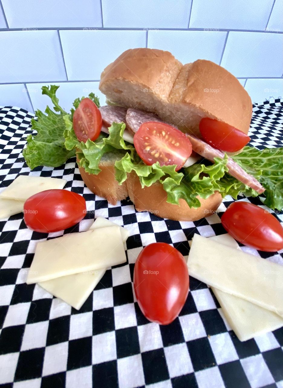 Refreshing sandwich with tomato and lettuce 