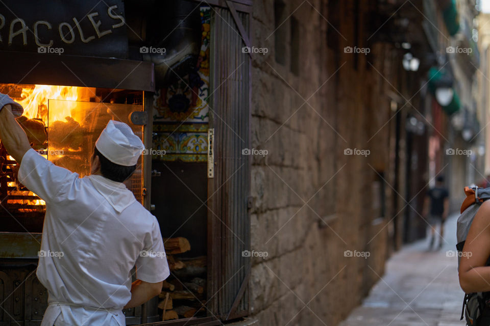 Asador callejero en el casco antiguo de Barcelona. 