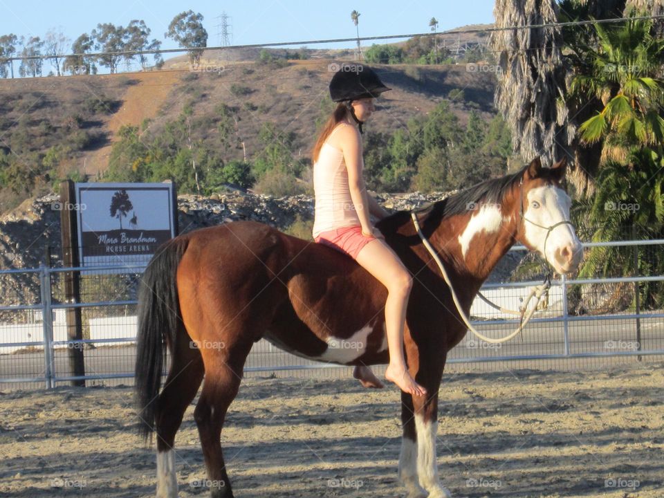 Girl and her horse in warm weather - riding with bare feet in the sunshine 🌞