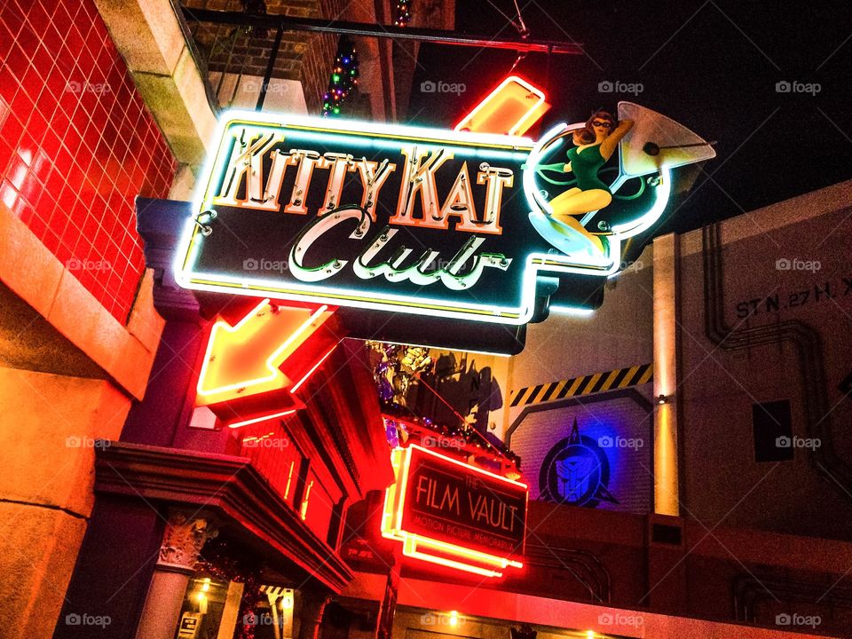 Kitty Kat Club takes us back to the era of high class burlesque, refined adult entertainment without all the ticky tackiness of a low class strip joint. Pasties, g-strings and an overwhelming number of feathers performed to live music.