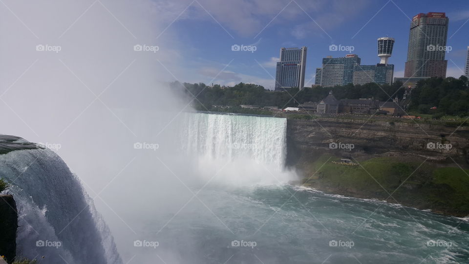 Trip to Niagara Falls with a view of Canada!