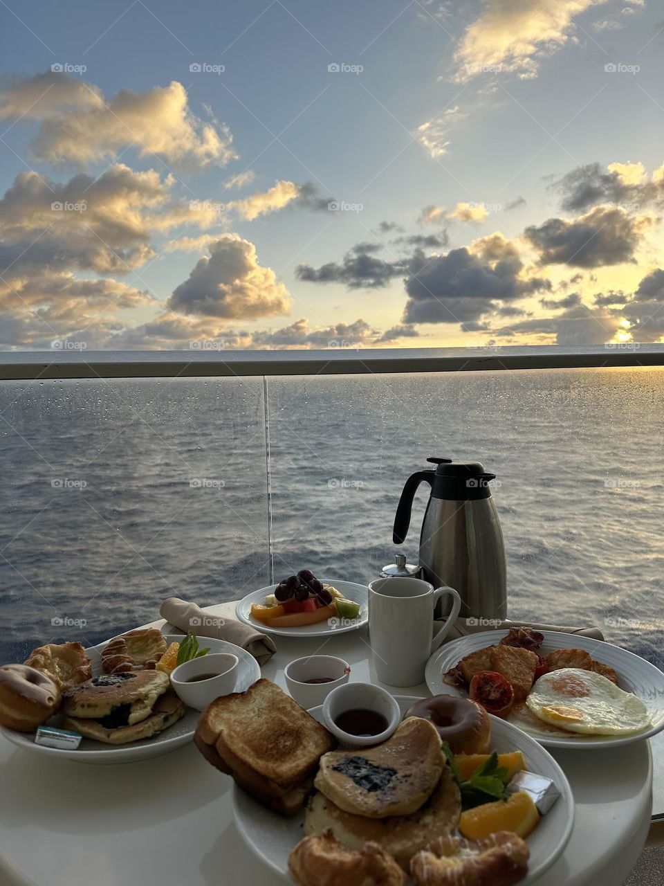 Breakfast over the ocean
