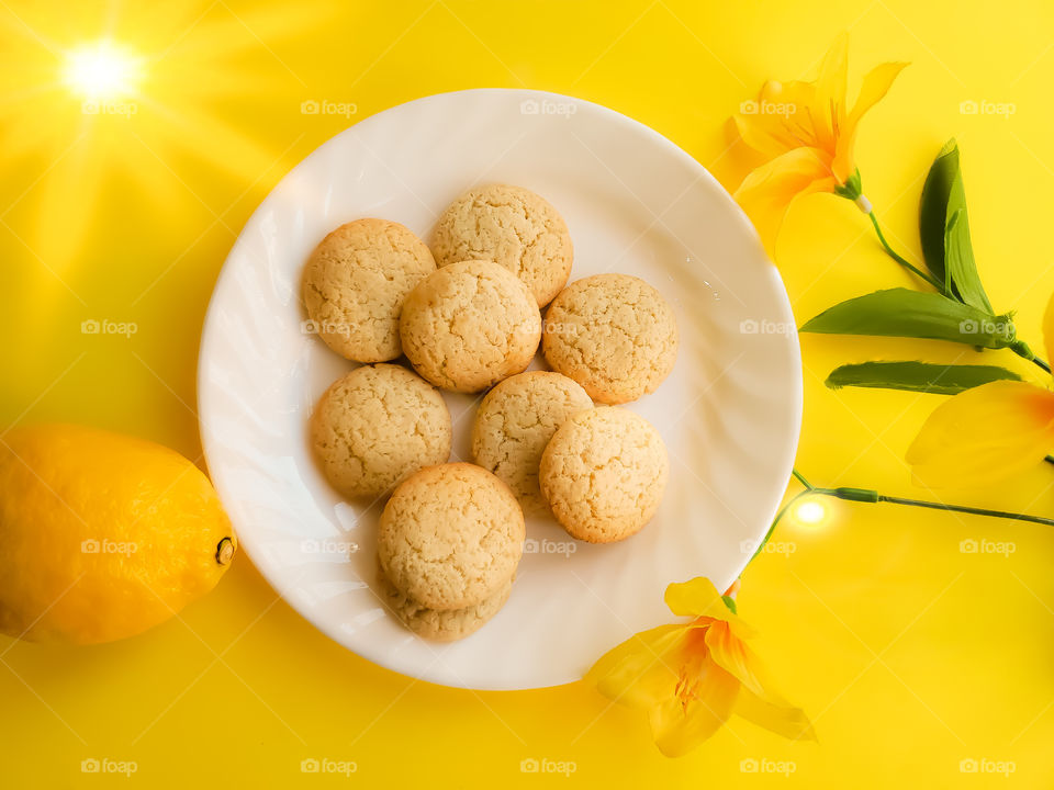 Bright sunny and delicious lemon snap cookies