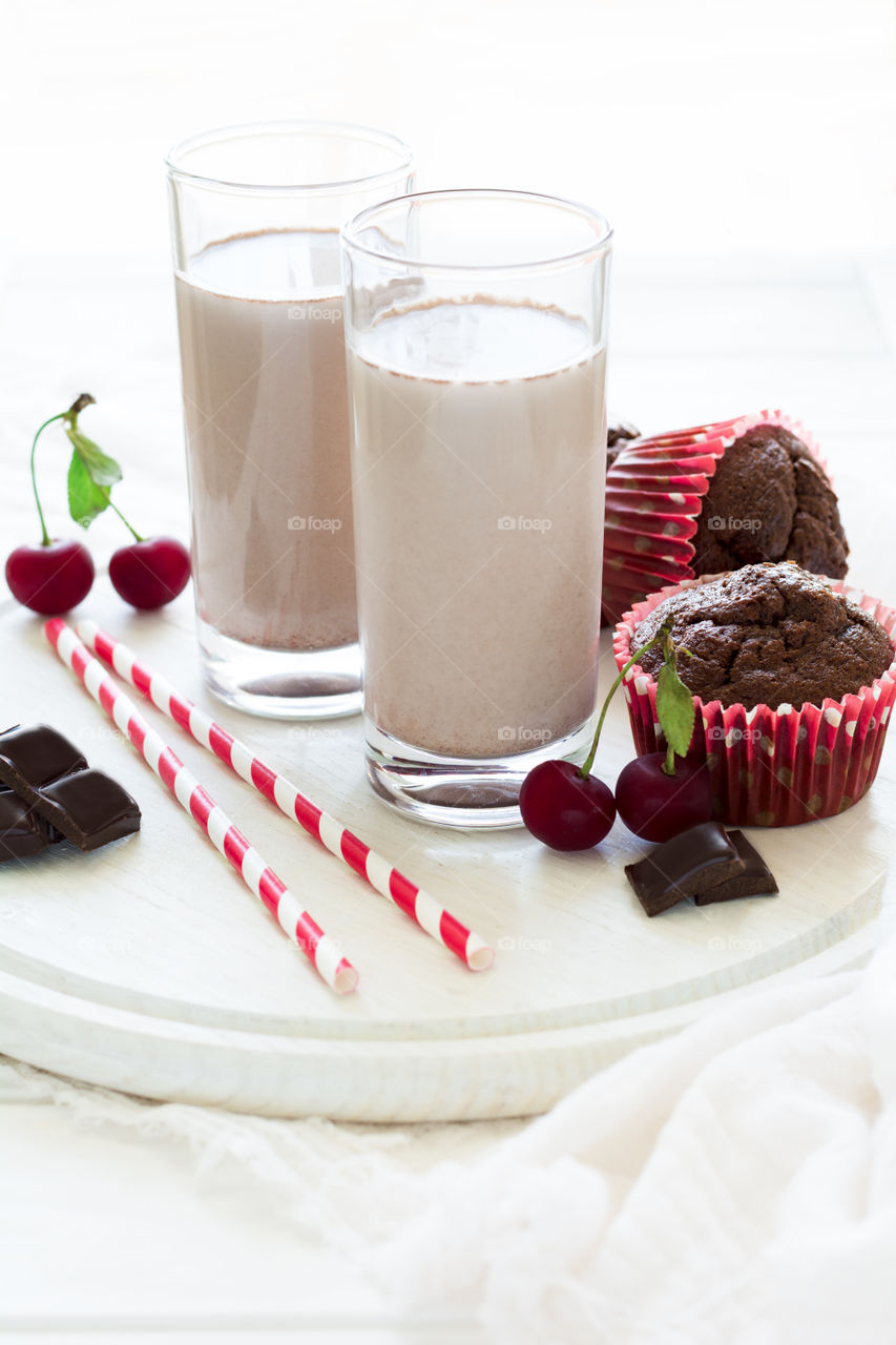 Chocolate cocktails and muffins