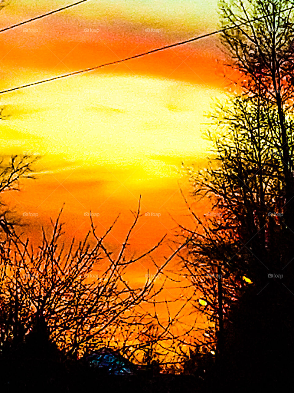 Небо с золотым отливом.