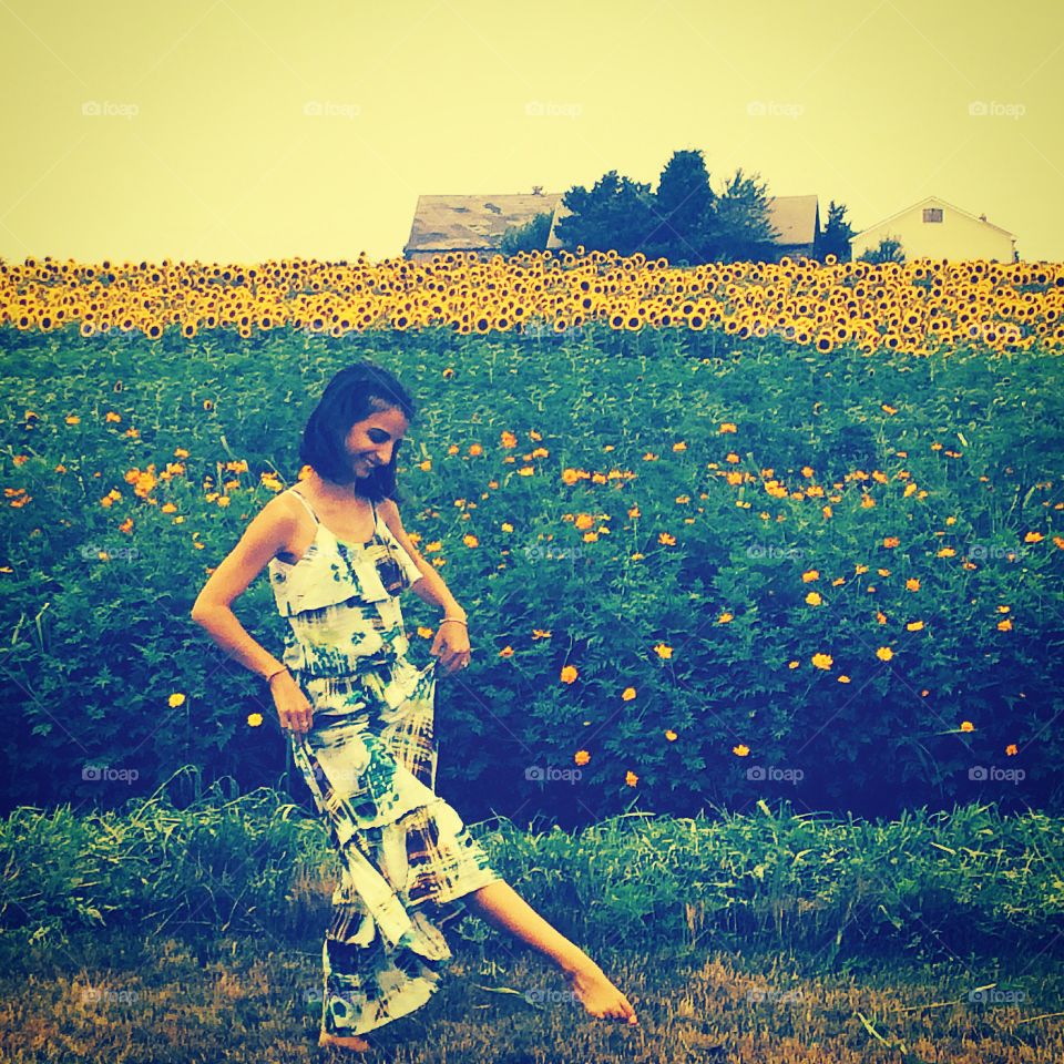 Dances with wild flowers . Sunflowers and a sun dress