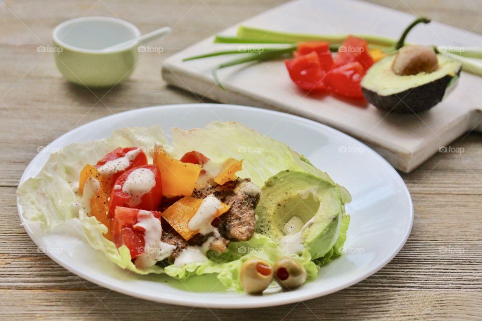 Lettuce wrap with grilled chicken, avocado, tomato, bell pepper, green onion, and creamy aioli sauce!