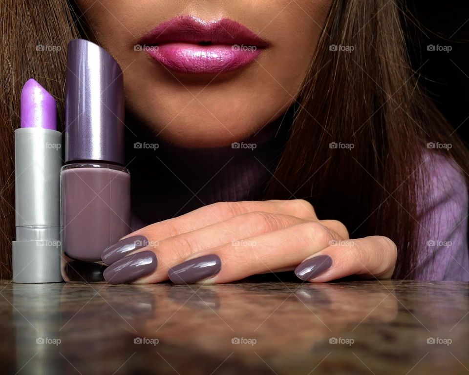 Purple manicure and makeup 