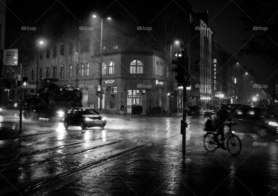 Regen Nacht Straßenbeleuchtug