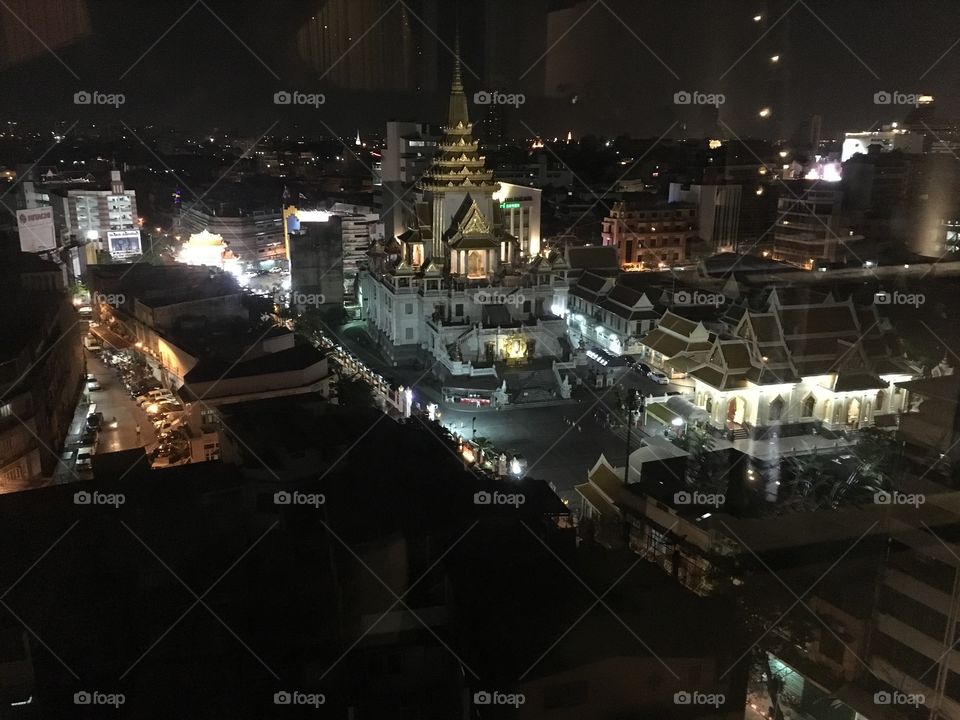 The temple that houses the golden Buddha at night 