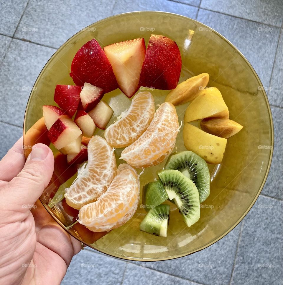 Frutas deliciosas para a tarde: hoje temos ameixa, kiwi, pêssego e mexerica.

Hum… quem vai querer?