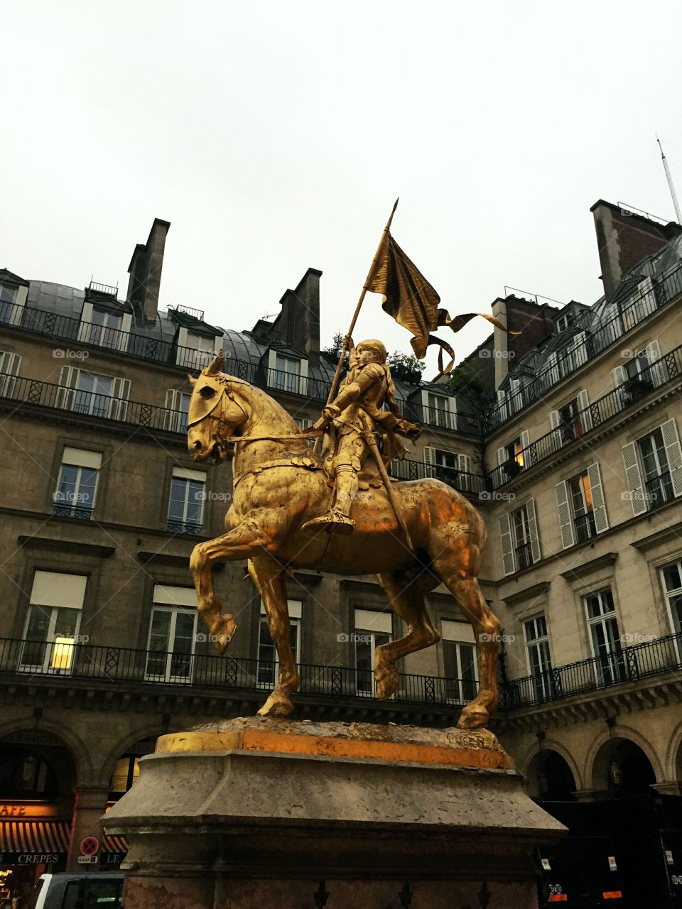 ❇️ Jeanne d'Arc ❇️ Location: Place des Pyramides, Paris (http://jkvdtsar.tumblr.com) (https://www.instagram.com/p/BQ5pqwZgw3L/?taken-by=jkvdtsar )