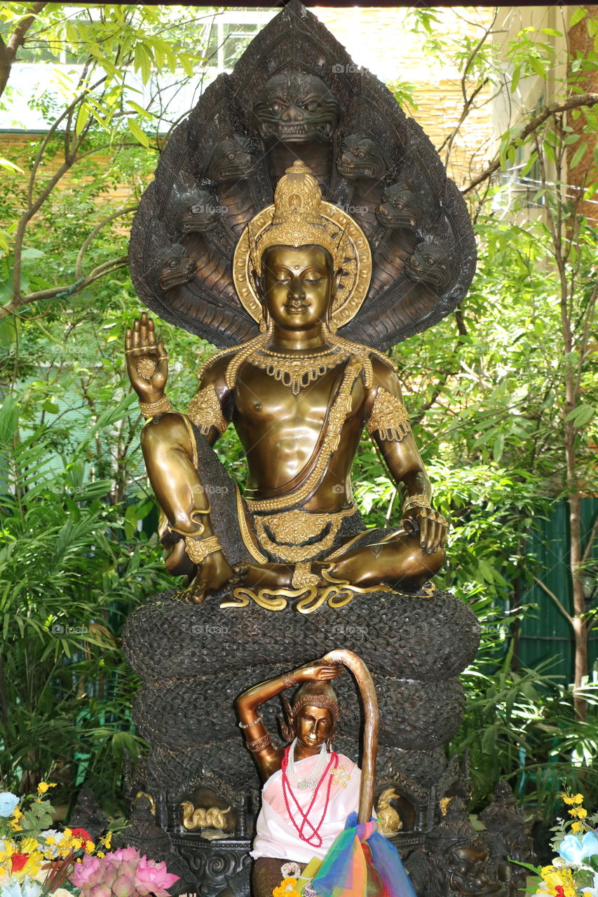 Statues everywhere in Thailand. Awesomeness everywhere. Beautiful and so spiritual. Love this place.