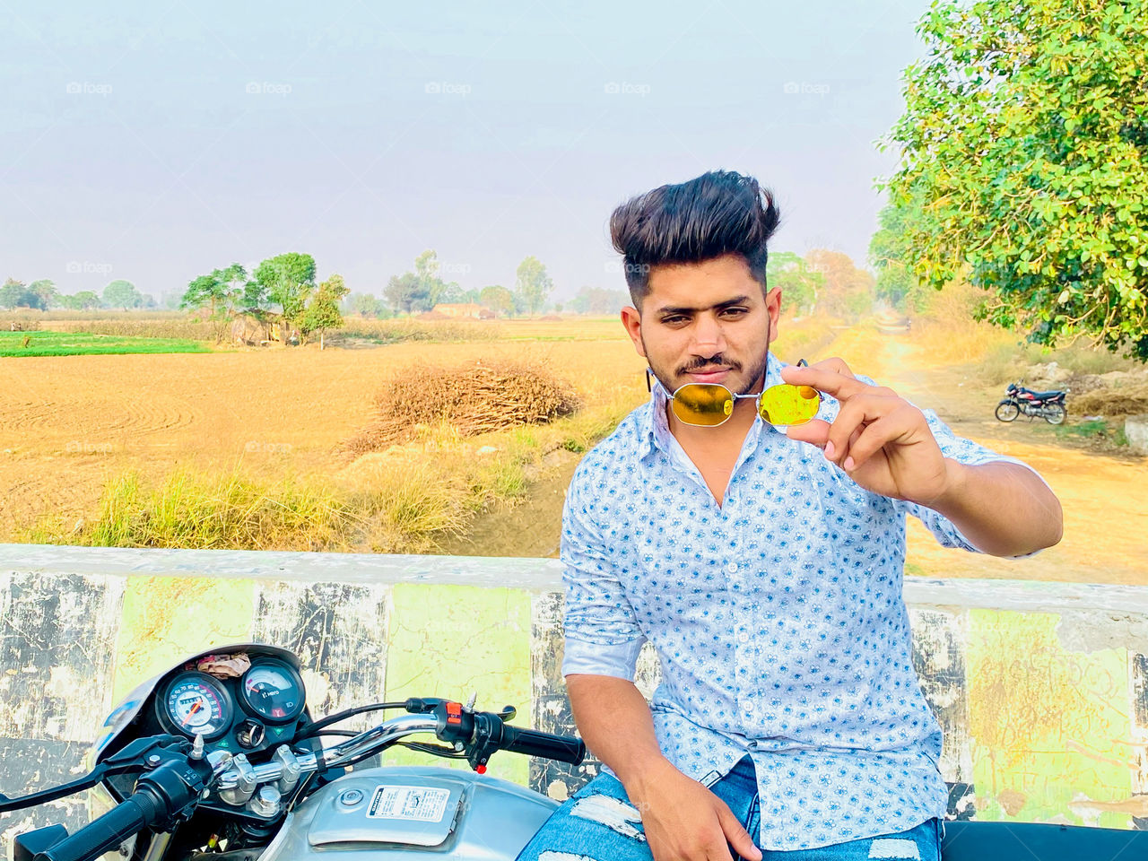 Royal Enfield Photoshoot pose For boy 2022 | Bullet Photoshoot pose | bike  Photoshoot pose RPZ-vlogs - YouTube