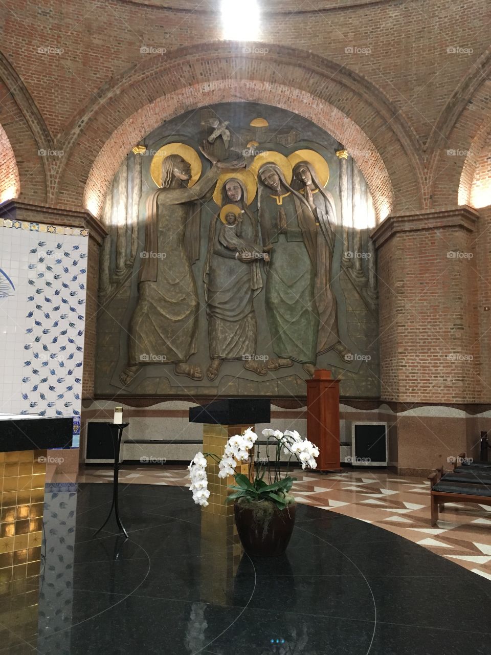 🇺🇸❤️ “Jesus, Mary and Joseph - our family is yours” (sculpture from the Catholic Shrine Mariano de Aparecida, in Brazil). 🇧🇷 “Jesus, Maria e José - nossa família vossa é” (escultura do Santuário católico Mariano de Aparecida, no Brasil).”