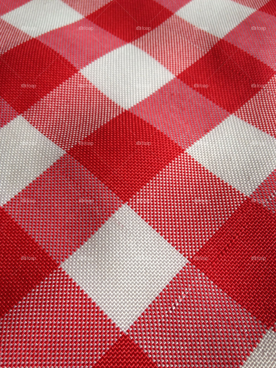 table red white pattern by presunto