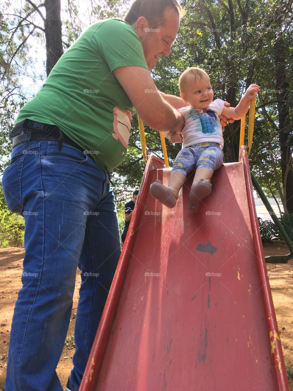 Foto 1 - Curtindo o #DomingoNoParque, um programa delicioso com a #Família.
👨‍👩‍👧‍👧
#Amor #Felicidade #Family #Sorriso #Paternidade #paidemeninas 