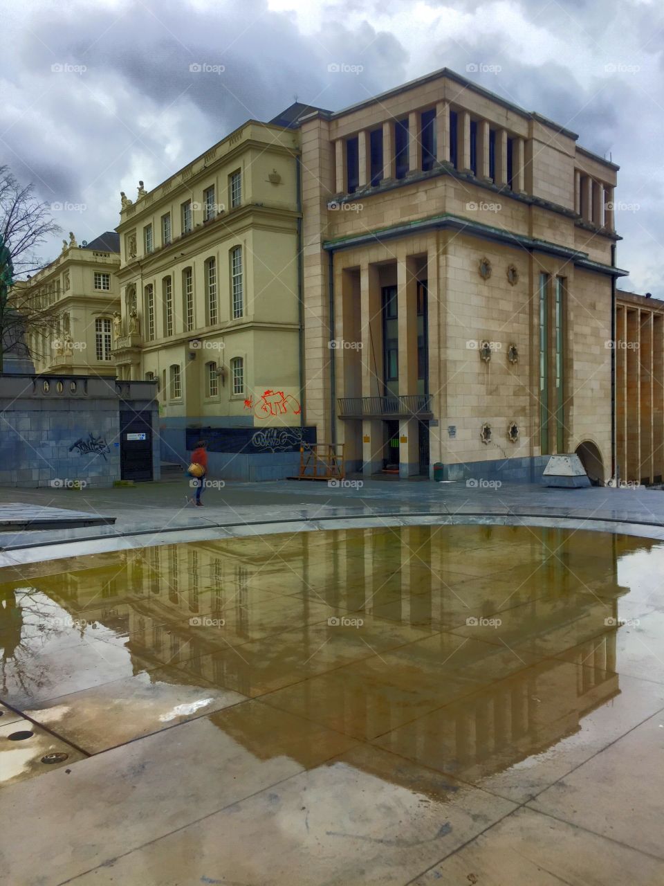 Brussels: reflections of an old but colorful city