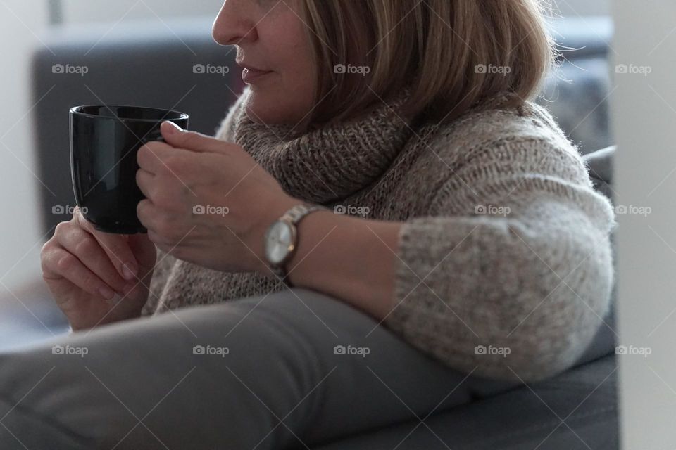 Woman with a cup of tee, minutes of stillness 
