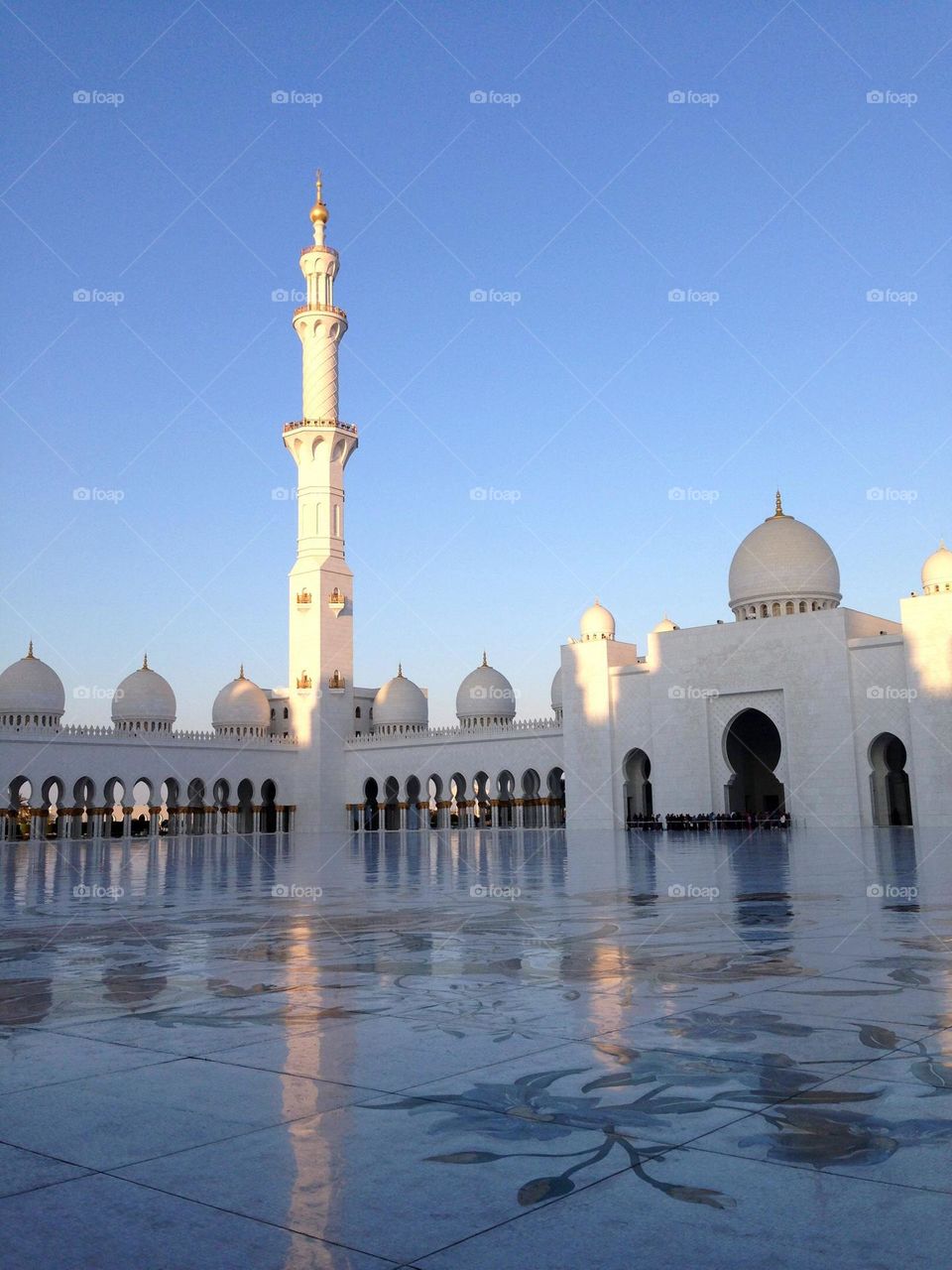 Beautiful White mosque in Abu Dhabi 