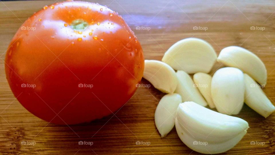 garlic and tomato