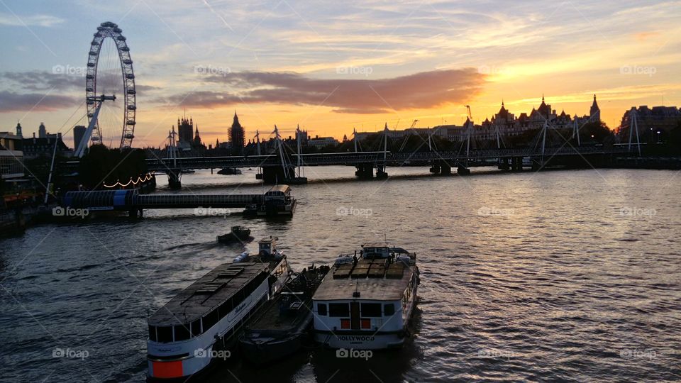 Sunset upon Thames