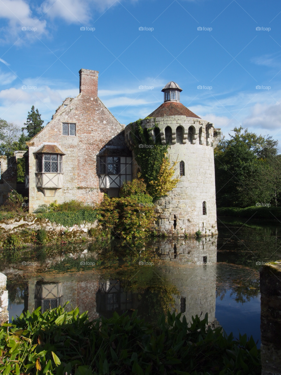 wall water reflection old by zac1