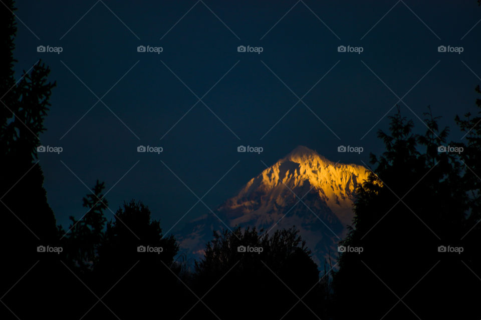 Got on top of a building to take this beautiful sunset hitting Mounthood