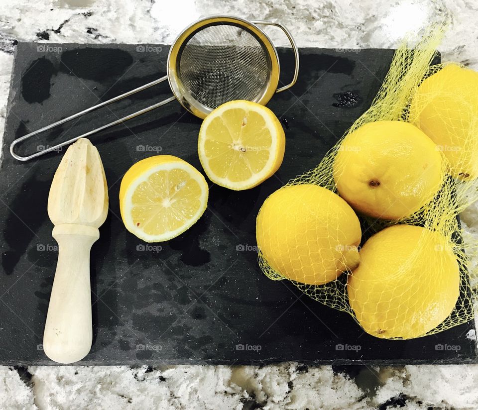 Juicing lemons