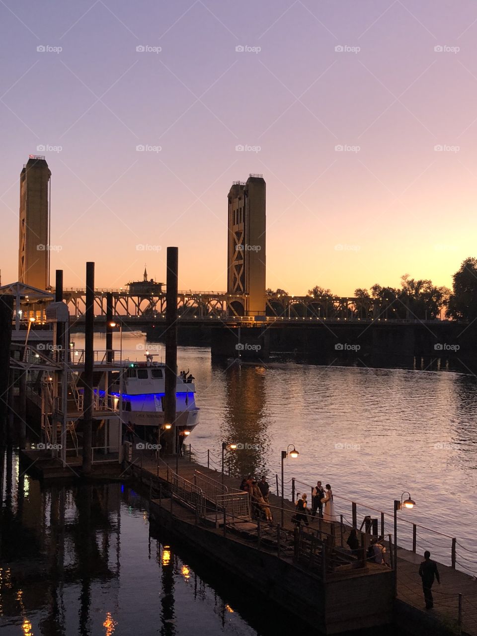 Beautiful sunset on the peer in Old Sacramento 🌅