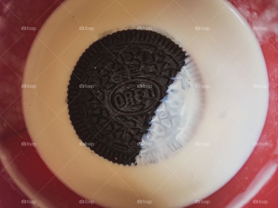 Oreo cookie with milk