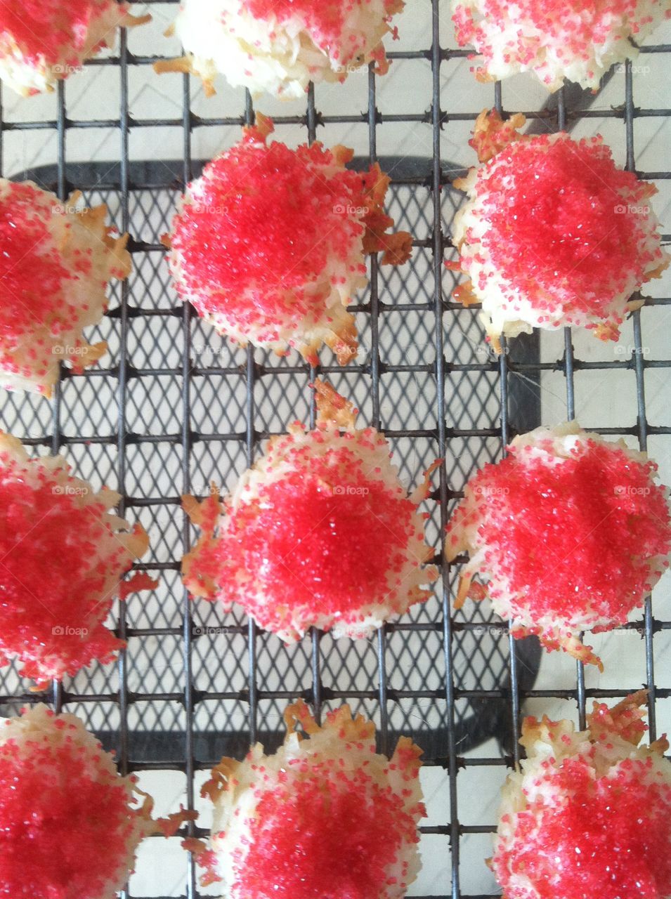 Cookies cooling on rack