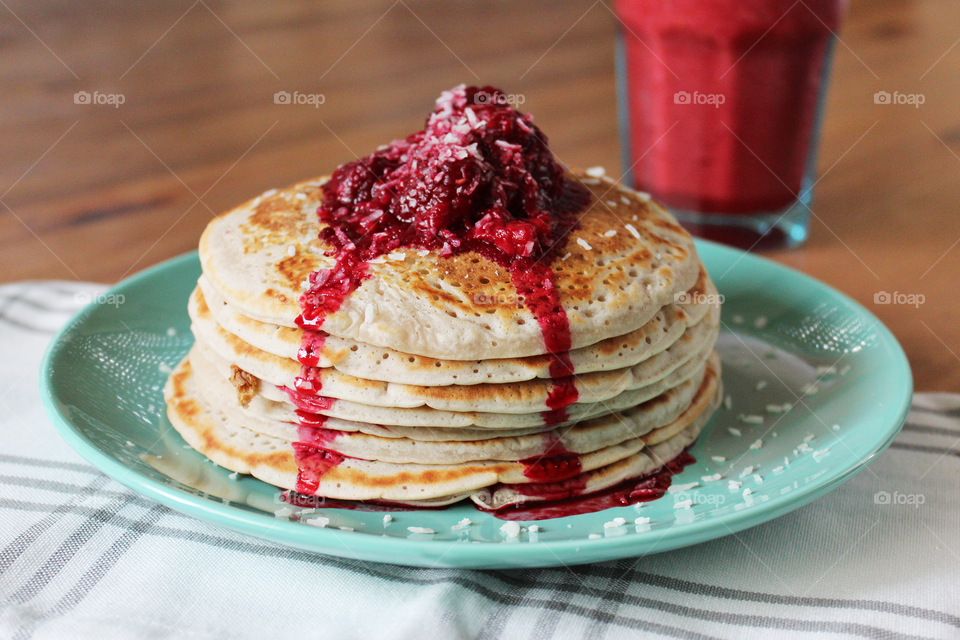 Vegan pancakes with raspberries 