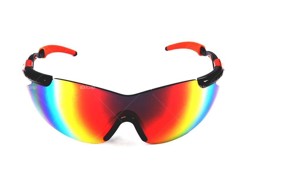 Sports goggles are usually worn by cyclists when cycling to protect their eyes