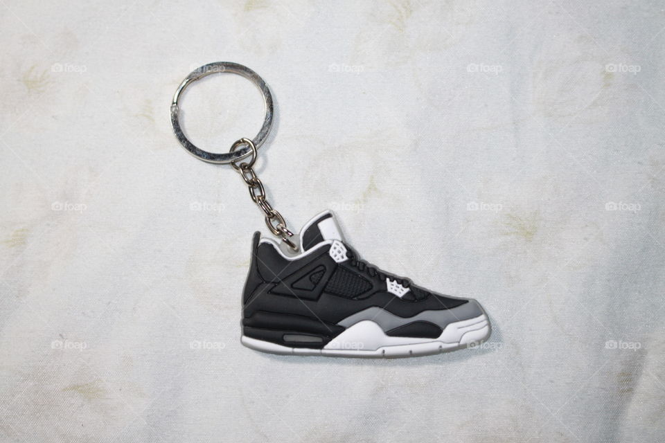 This is a Jordan sneaker keychain. This is just one design, I have other more. This is the first design.