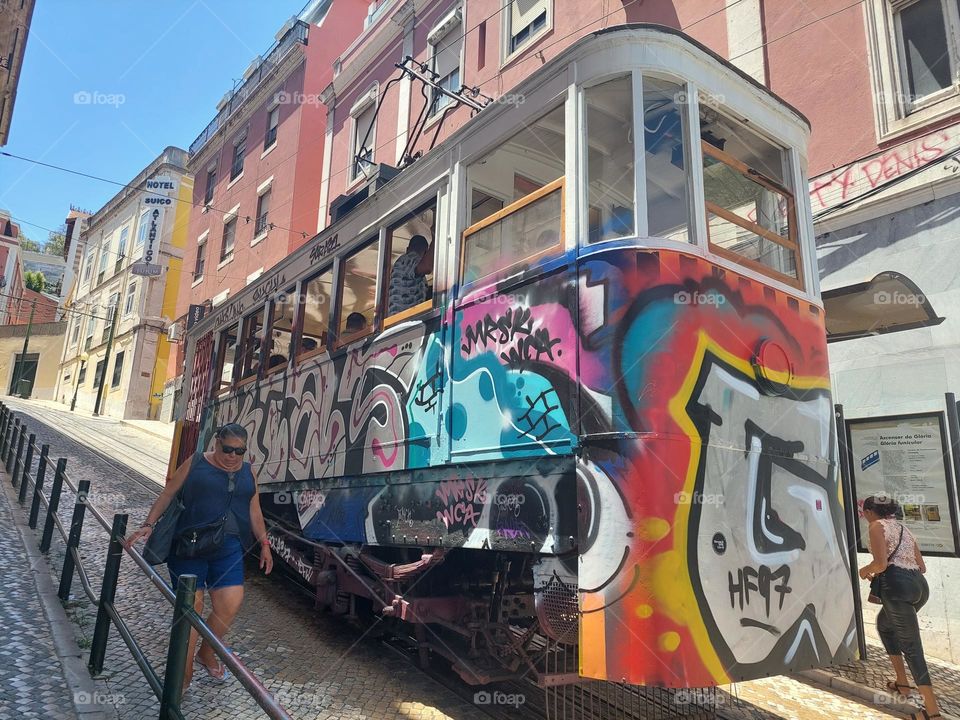 Graffiti funicular